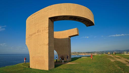 Elogio del Horizonte, obra de Eduardo Chillida