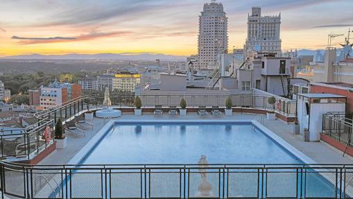 Piscina del hotel Emperador, en plena Gran Vía madrileña