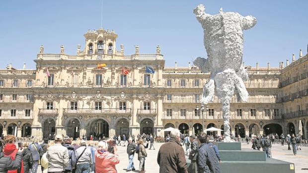 El «Gran Elefantdret» de Barceló en la Plaza Mayor salmantina