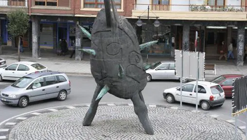 Escultura de Andrés Nagel en la rotonda Zubitxea de Amorebieta