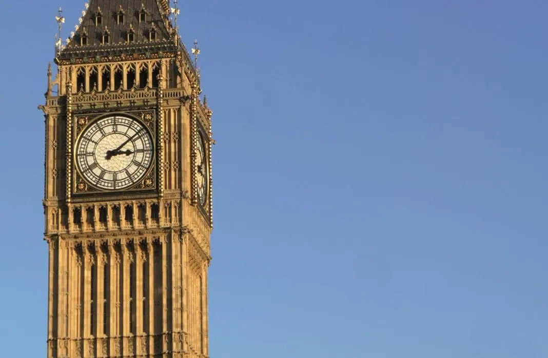 La campana principal del Big Ben, la famosa torre del reloj del Parlamento británico de Londres