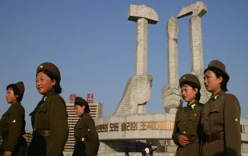 En Pyongyang hay construcciones que no desentonarían en la película «El Muro» («The Wall»), como el Monumento al Partido de los Trabajadores