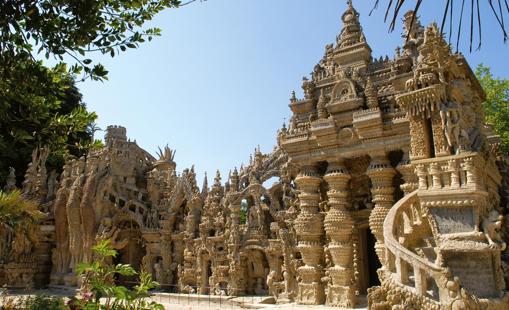 Fachada este del Palacio Ideal en Hauterives (Francia)