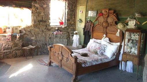 Habitación de Mary Lou Boyce en el Castillo del Misterio en Phoenix (Estados Unidos)