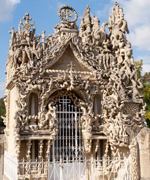 Tumba en el cementerio de Hauterives (Francia)