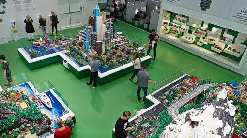es la gigantesca Casa Lego de Dinamarca