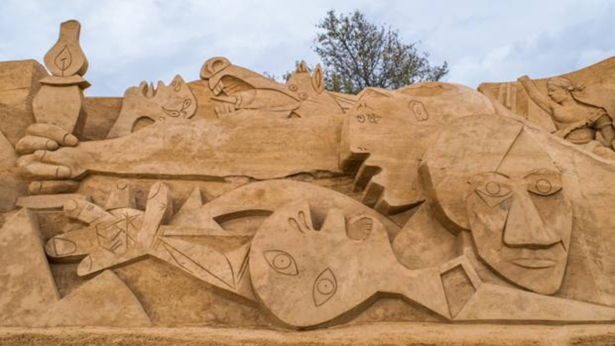 Reproducción del Guernica de Picaso en arena, en el Algarve