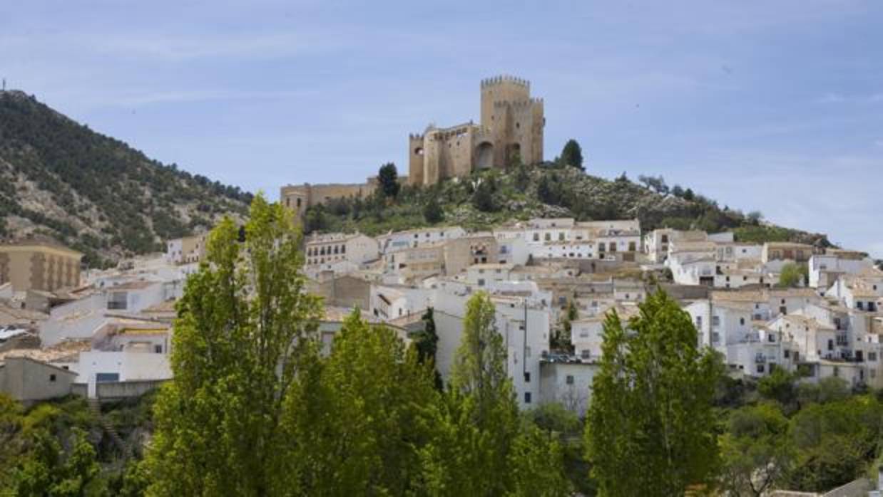 Un castillo del siglo XVI preside el pueblo de Vélez-Blanco, en la comarca de los Vélez