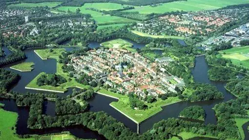 Vista aérea de Naarden, uno de los pueblos fortificados mejor conservados de Europa