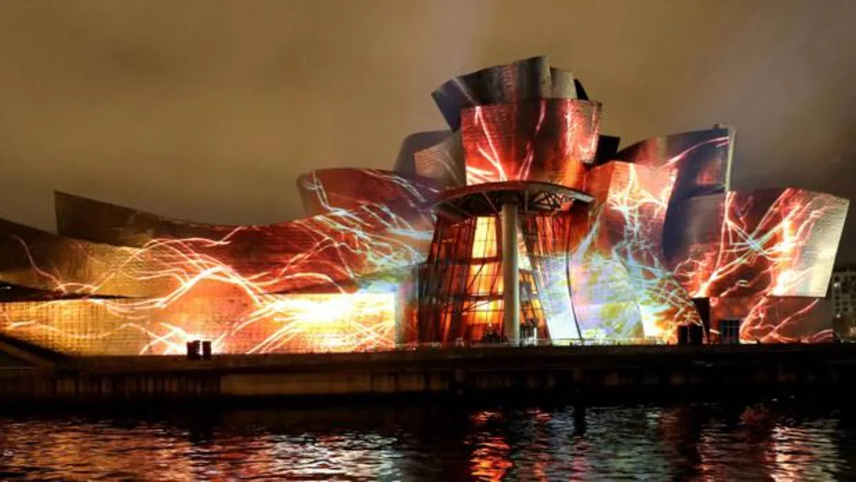 Fotografía del Museo Guggenheim de Bilbao el pasado mes de octubre durante el espectáculo de luz y sonido «Reflections» (Reflejos)