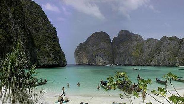 Tailandia cierra temporalmente Maya Bay, la bahía donde DiCaprio rodó «The Beach»