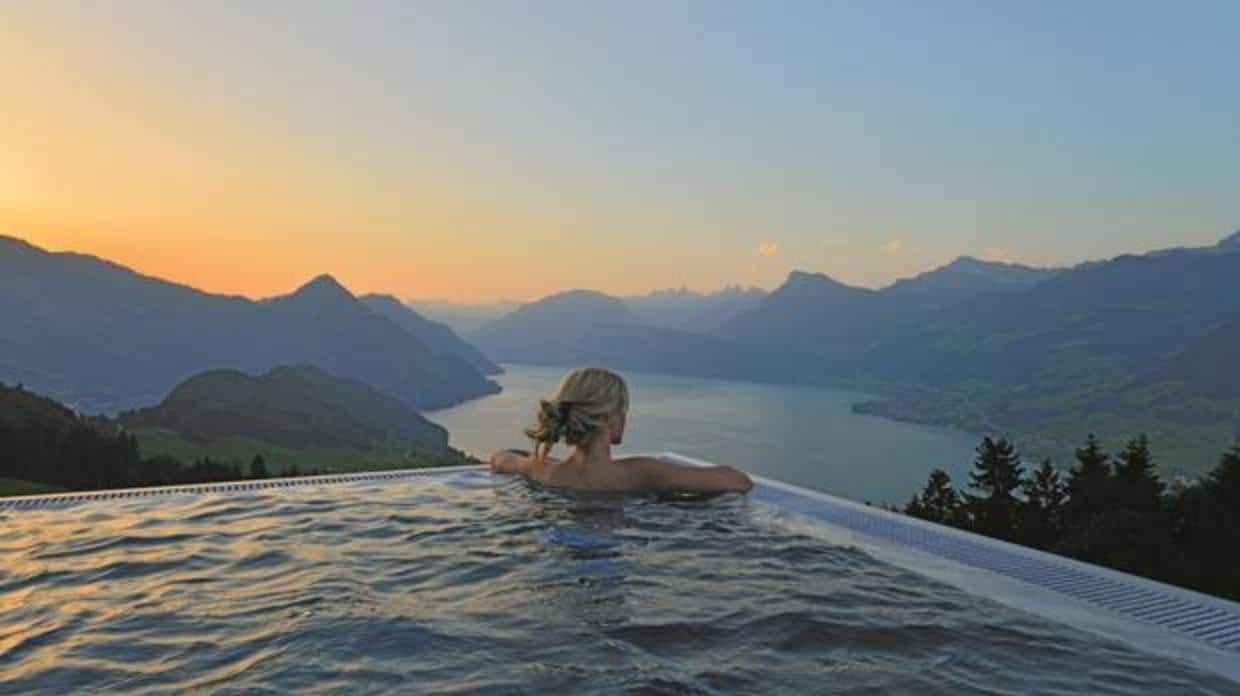 Piscina del Hotel Villa Honegg, en Suiza