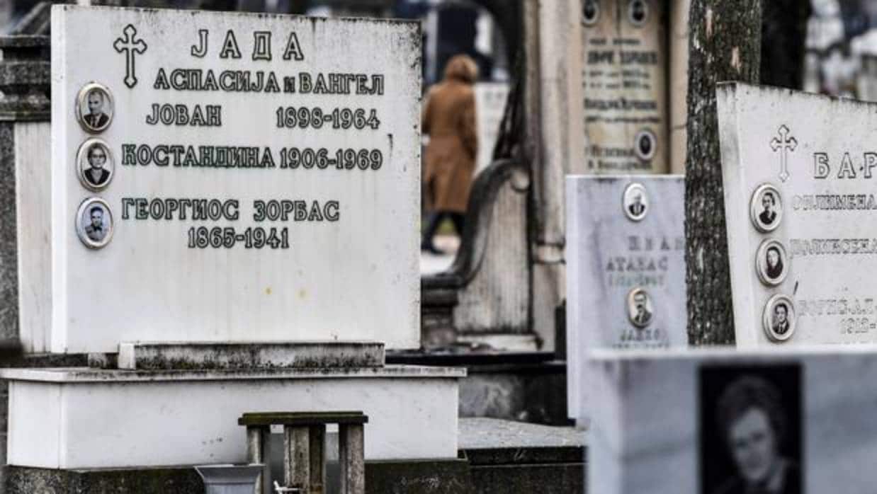 Detalle de la tumba de Georgios Zorbas, conocido como Zorba el Griego, en el cementerio de Skopje (Antigua República Yugoslava de Macedonia)