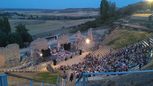 Representación de Fuenteovejuna, en el Festival de Verano Clunia 2017