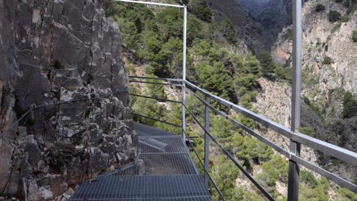 En pleno corazón del Parque Natural Sierras de Tejeda, Almijara y Alhama se encuentra la ruta de El Saltillo