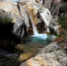 El río Almanchares acompaña con su sonido al viajero en toda la ruta de El Saltillo