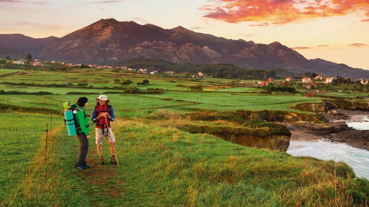 Dos peregrimos en Caravia, Asturias