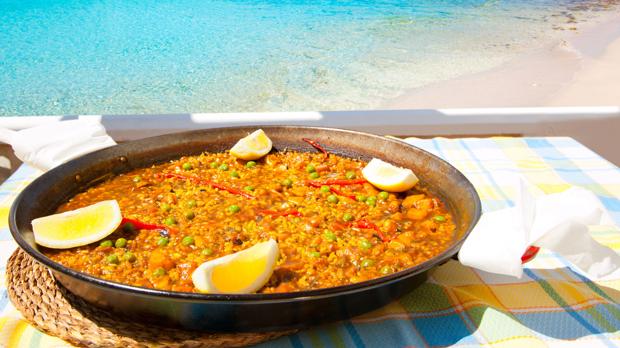 Paellas y chiringuitos: cómo distinguir un buen arroz y dónde comerlo