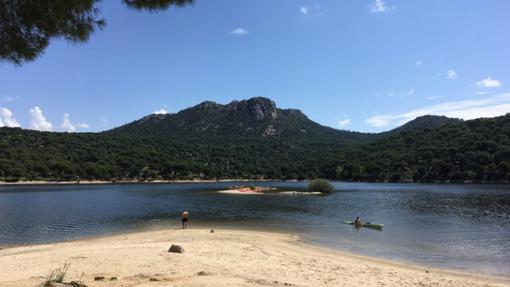 La playa Virgen de la Nueva está rodeada de un entorno natural singular