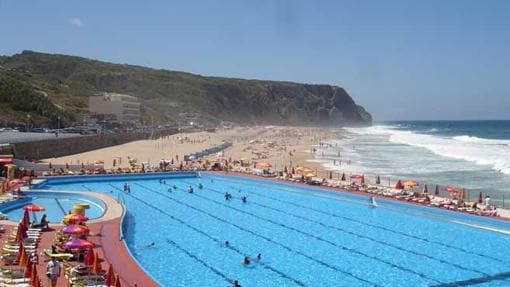 En el extremo Norte de la Playa Grande, se encuentra una de las mayores piscinas de agua salada de Europa