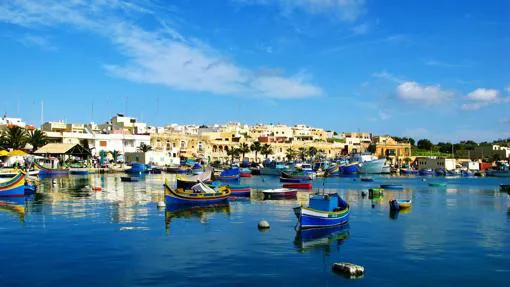 Los «luzzu», embarcaciones de colores intensos que conforman el paisaje de Malta