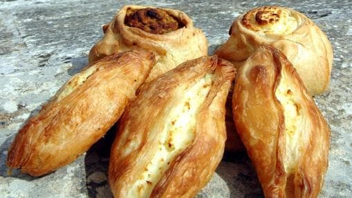 Los «pastizzi», pasteles de hojaldre que reinan la gastronomía local de Malta