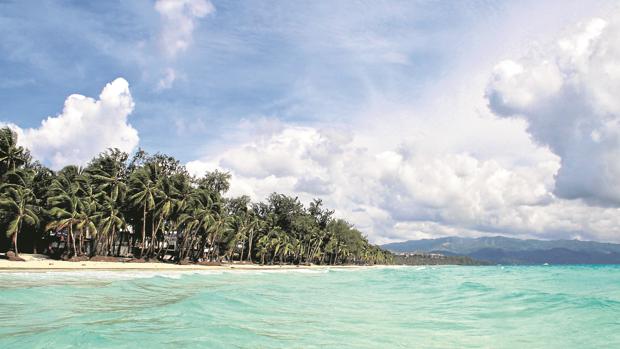 De isla mítica a destino fantasma, cerrado por exceso de turistas