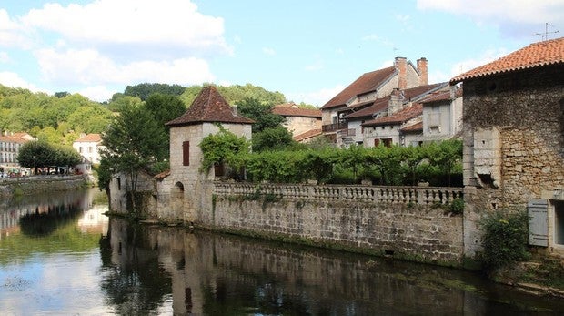 Pueblos, castillos y apabullante arte rupestre en una Francia poco conocida