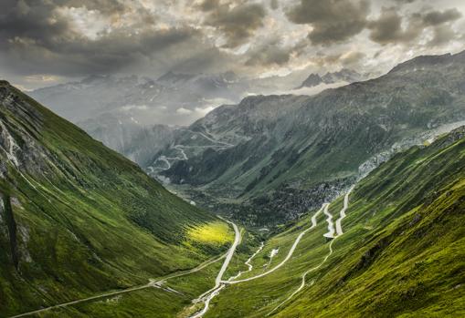 La espectacular carretera del Puerto de Furka