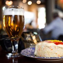 Ensaladilla rusa y cerveza, en Málaga