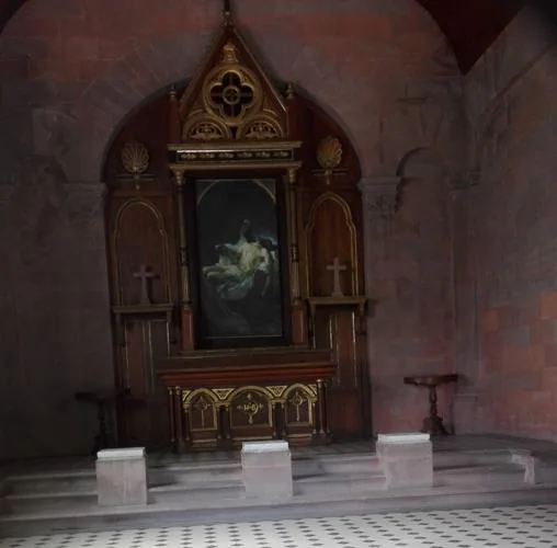 Interior de la capilla, en el Cerro de las Campanas, donde fue oficialmente fusilado el emperador Maximiliano, junto a Miguel Miramón y Tomás Mejía