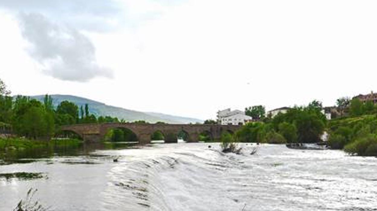 Puente medieval de El Barco de Ávila, por donde transcurre una de las rutas teresianas