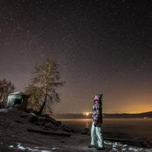 El cielo estrellado sobre el Baikal, en invierno