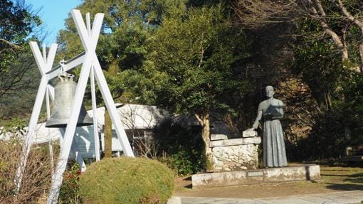 Estatua de San Francisco Javier, en el exterior de la iglesia