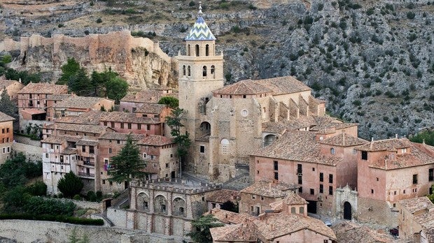 Catorce espectaculares catedrales en pequeños pueblos de España