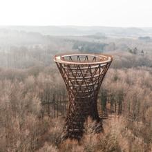 Un rascacielos en el bosque: esta torre en espiral de 45 m ya está abierta