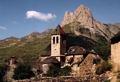 Lanuza, localidad perteneciente al municipio de Sallent de Gállego, en el Alto Gállego, provincia de Huesca