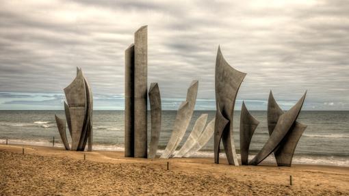 Monumento en la playa de Omaha