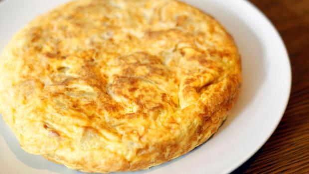 El debate que divide a los españoles: ¿tortilla de patata con o sin cebolla?