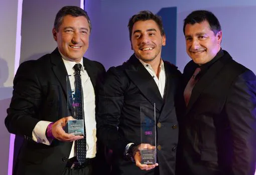 Los hermanos Roca, con su premio, en 2013
