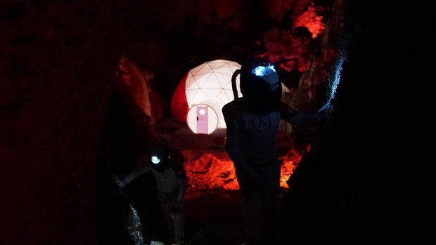 Los 5 viajeros que experimentan la vida en Marte en una cueva de Cantabria