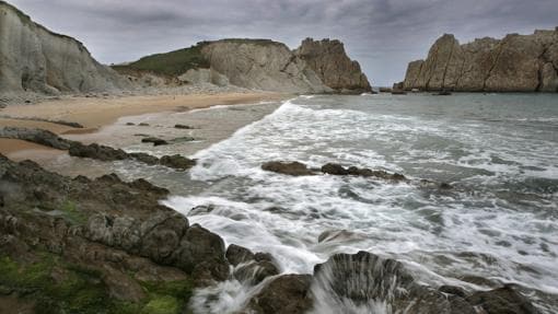 Playa de Arnía situada en Piélagos (Cantabria)