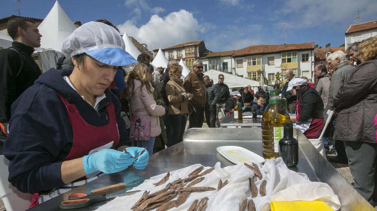 Una de las últimas ediciones de la Feria de la Anchoa y la Conserva de Cantabria, en Santoña