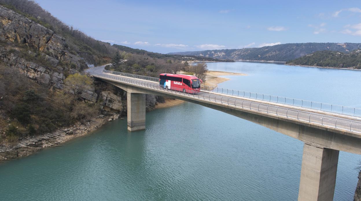 Uno de los autobuses que forma parte de la flota de BlaBlaBus