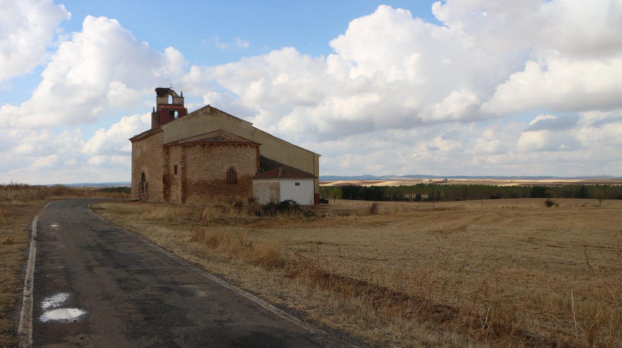 Ermita del Cristo del Corporario, a un kilómetro de Castiltierra (Segovia), en cuyos aledaños, junto a la carretera, se encuentra la necrópolis visigoda