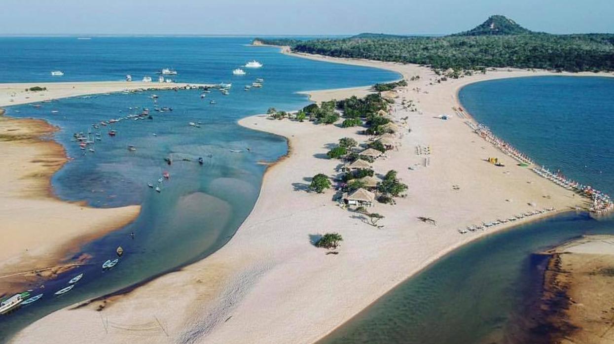 Playa Alter do Chao, en Pará, cerca de Satarem (Brasil), en plena selva del Amazonas