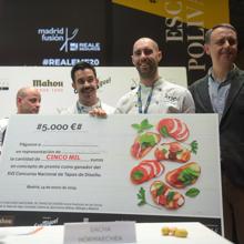 Nicolás Román recibe el premio a la mejor tapa en Madrid Fusión