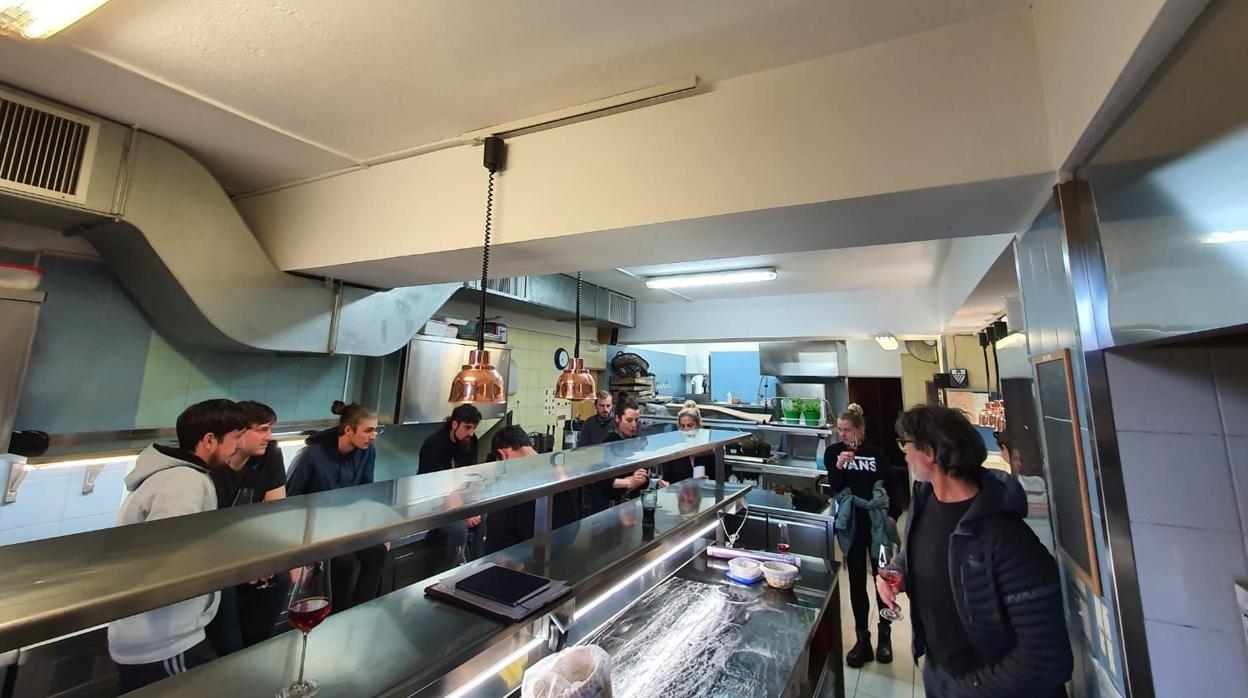 La cocina de Hiša Franko, este martes, celebrando el cumpleaños de la pastelera