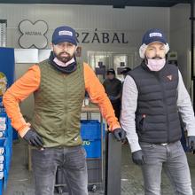 Voluntarios de World Central Kitchen, en Arzábal, en Madrid