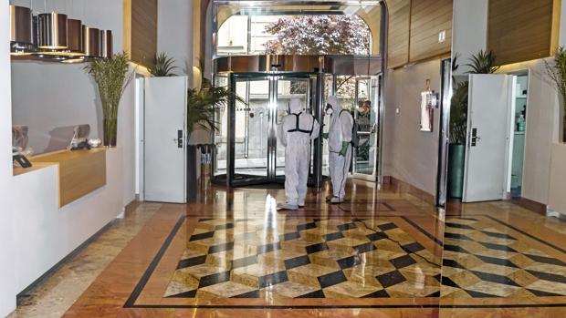 ¿Tendré que quedarme en cuarentena en el hotel si existe un caso de coronavirus?